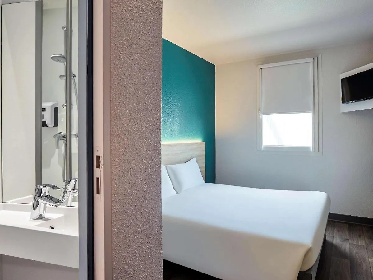 Hotelf1 Paris Saint Ouen Marche Aux Puces Hotel